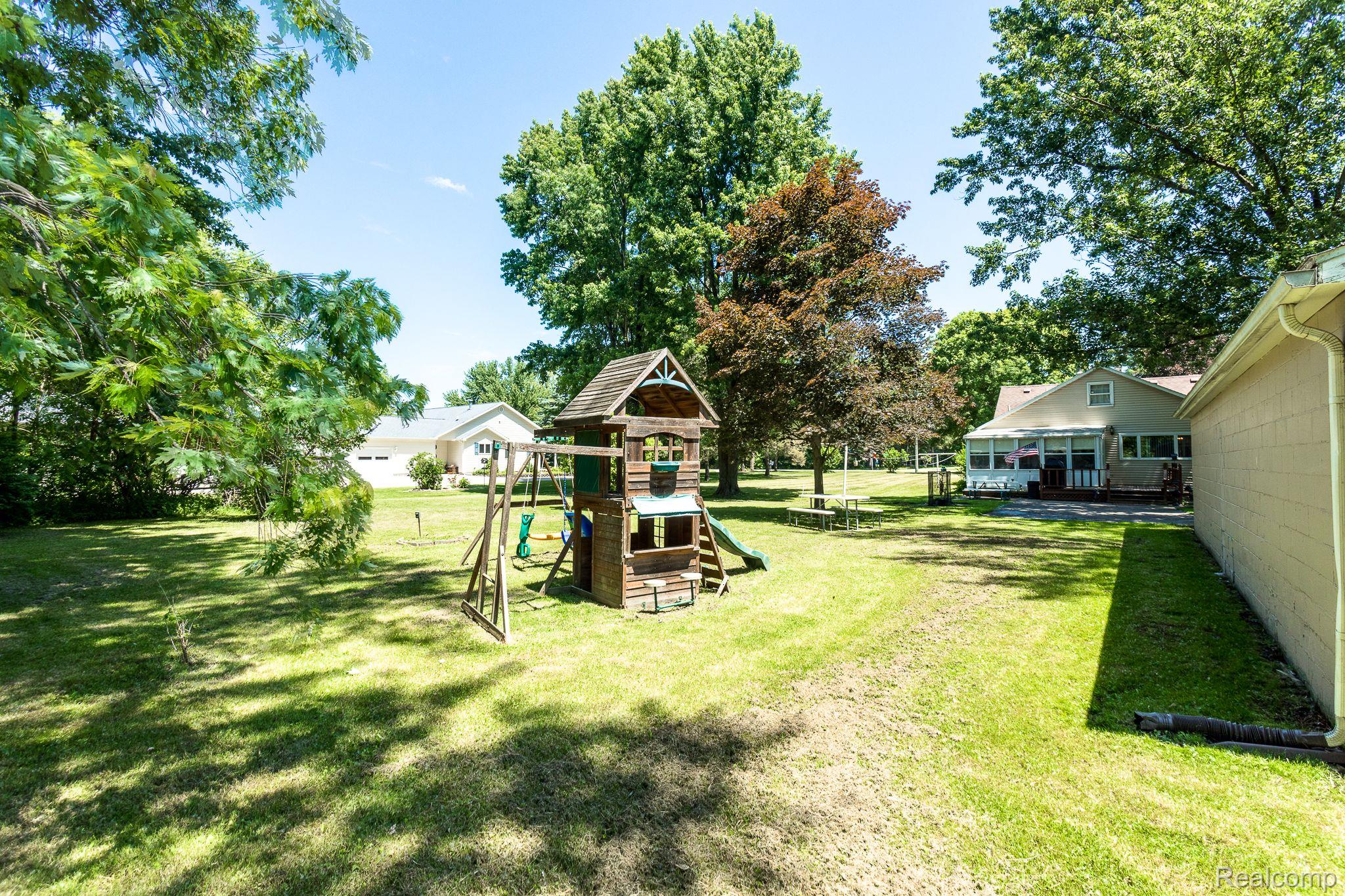 2455 Hueling Road Port Huron, MI 48060 - Photo 9 of 41 Gallery Image 9