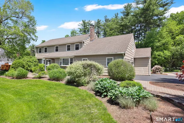 $749,000 | 10 Hampshire Lane, Simsbury, CT 06070
