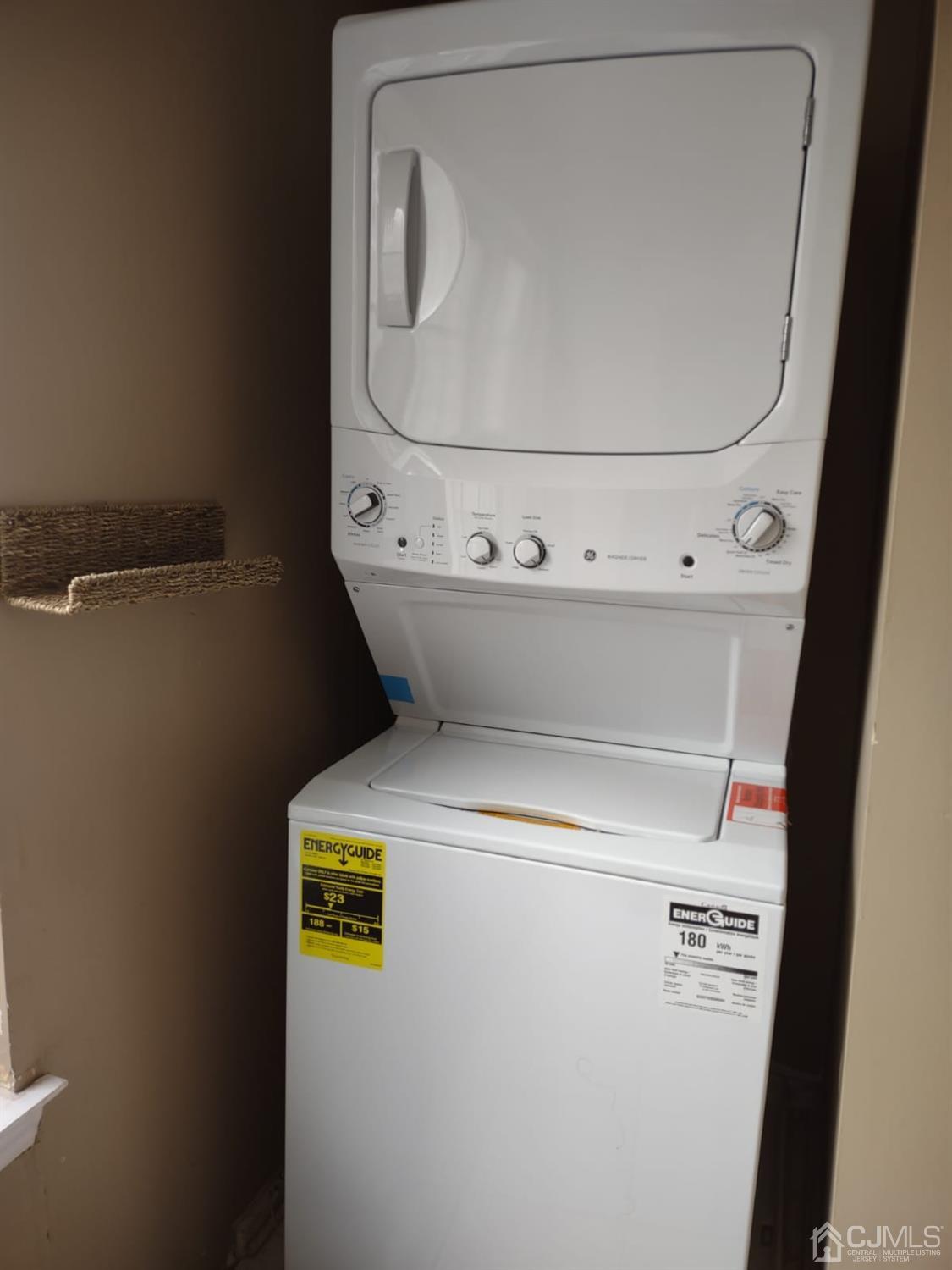 1707 Ridgeview Court Sayreville, NJ 08859 - Photo 14 of 25 a utility room with dryer and washer
