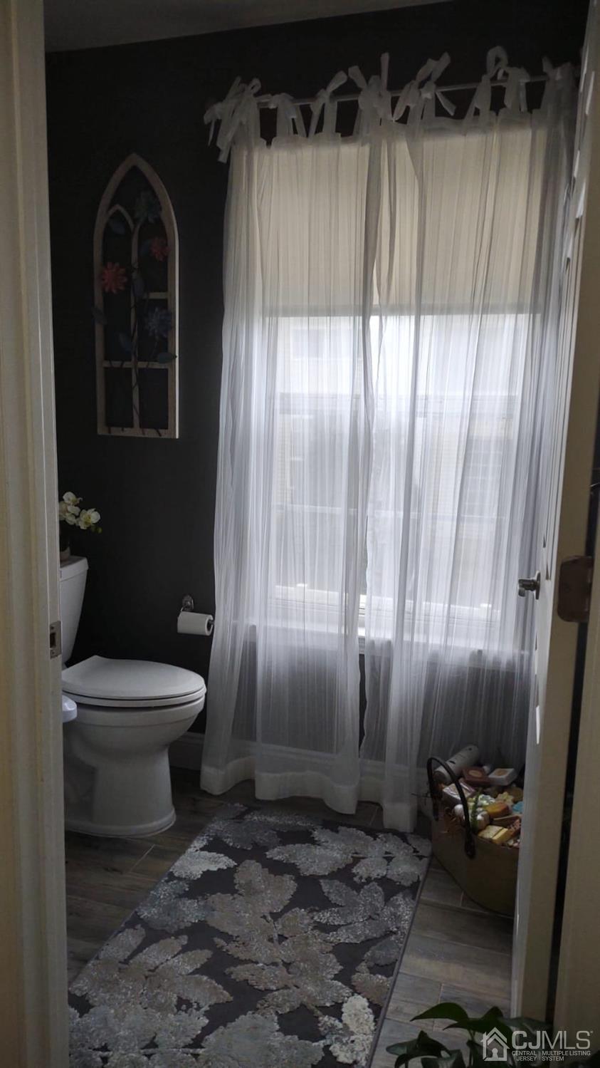 1707 Ridgeview Court Sayreville, NJ 08859 - Photo 3 of 25 a bathroom with a toilet a sink and mirror