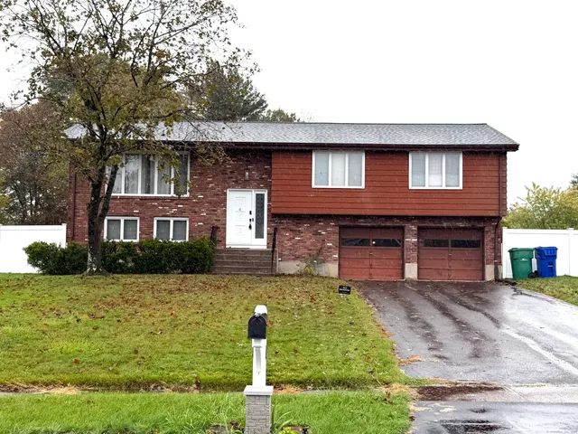 $389,999 | 4 Skinner Drive, Bloomfield, CT 06002