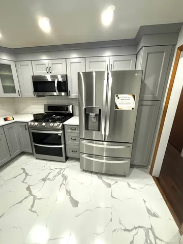 $389,999 | 4 Skinner Drive, Bloomfield, CT 06002