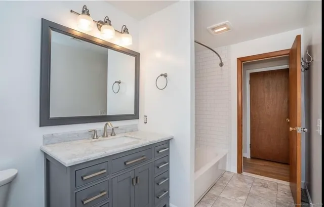 $389,999 | 4 Skinner Drive, Bloomfield, CT 06002