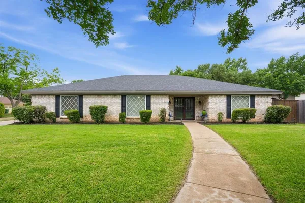 $579,900 | 1705 Louella Court, Hurst, TX 76054