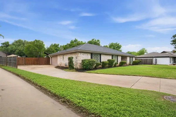 $579,900 | 1705 Louella Court, Hurst, TX 76054