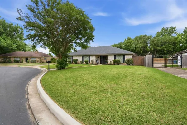 $579,900 | 1705 Louella Court, Hurst, TX 76054