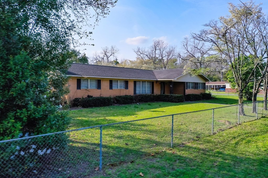 706 Jenkins Street Blackshear, GA 31516 - Photo 4 of 36