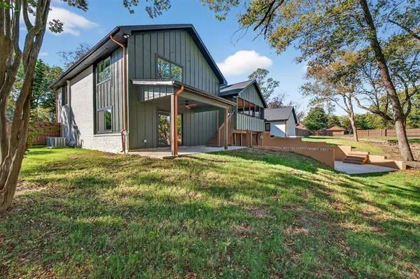 $825,000 | 1 River Hills Drive, Denison, TX 75020