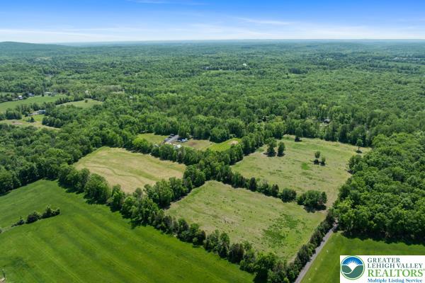 325 Pullen Station Road Quakertown, PA 18951 - Photo 15 of 23 a backyard of a house with lots of green space