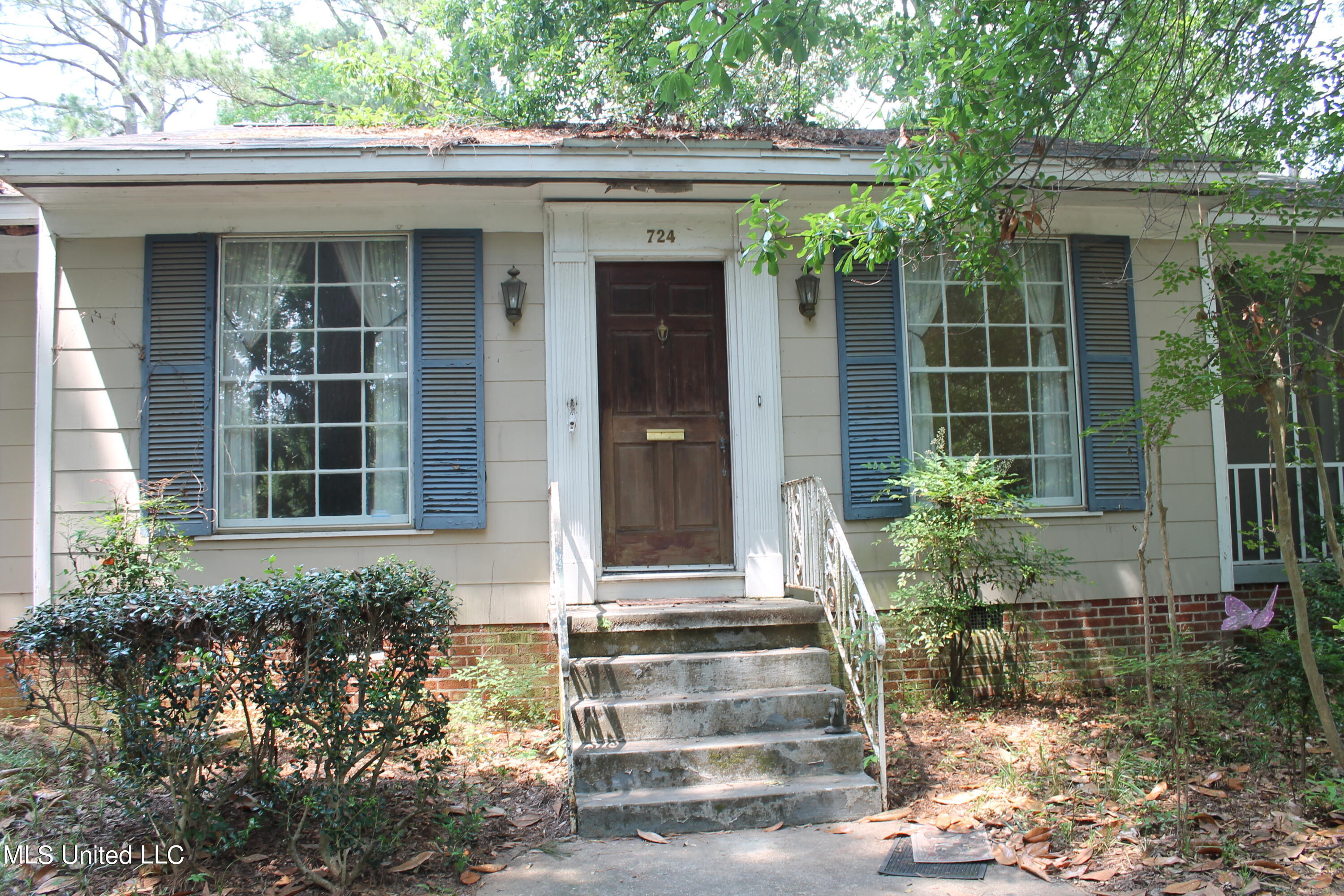 724 Meadowbrook Road Jackson, MS 39206 - Photo 3 of 8 IMG_8289