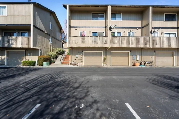 $465,000 | 801 Nash Road, Unit B10, Hollister, CA 95023