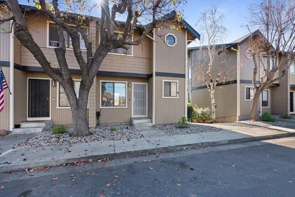 $465,000 | 801 Nash Road, Unit B10, Hollister, CA 95023