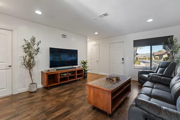 $465,000 | 801 Nash Road, Unit B10, Hollister, CA 95023
