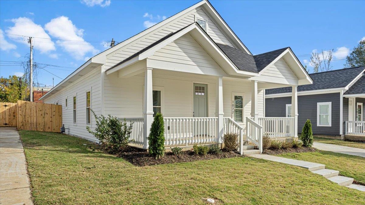 a view of a house with backyard and porch