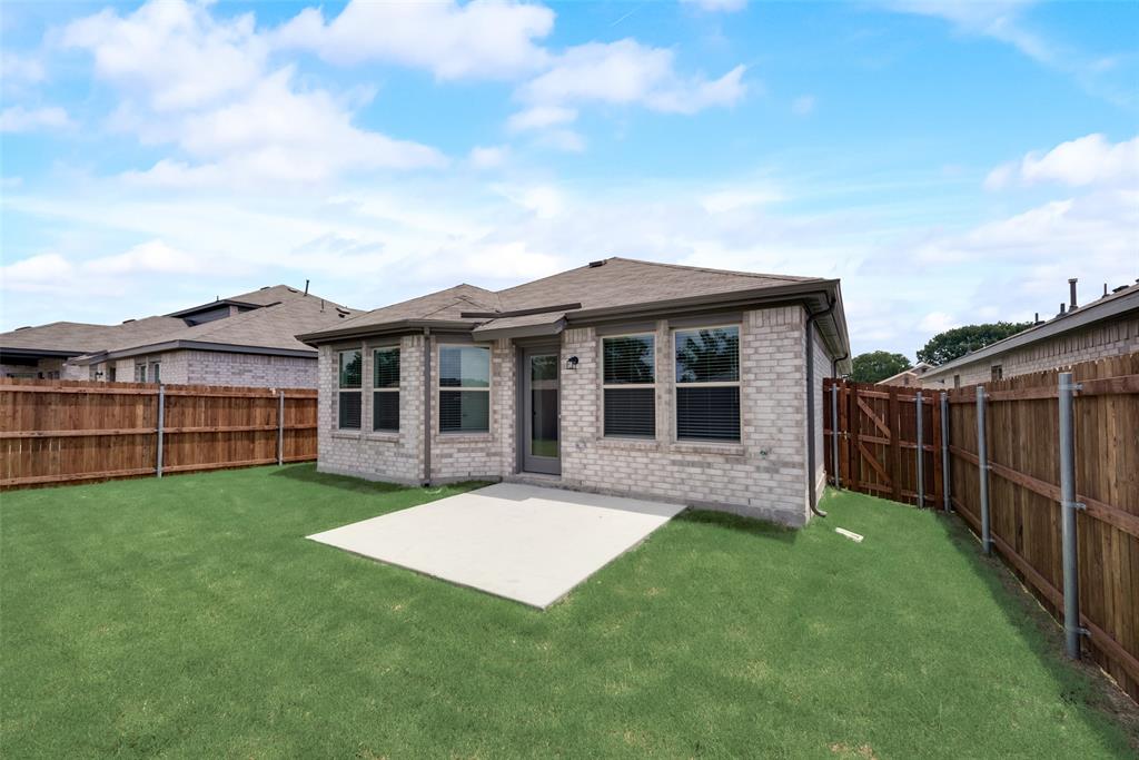 1137 Catalan Trail Mesquite, TX 75149 - Photo 22 of 22 a view of a house with a garden