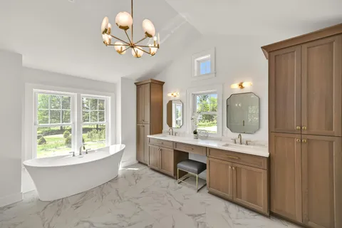 $1,899,000 | 1055 Red Barn Lane, Elm Grove, WI 53122