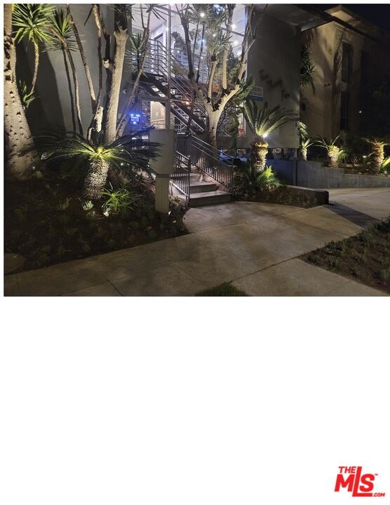 435 South Palm Drive, Unit 5 Beverly Hills, CA 90212 - Photo 11 of 13 a black and white photo of a building