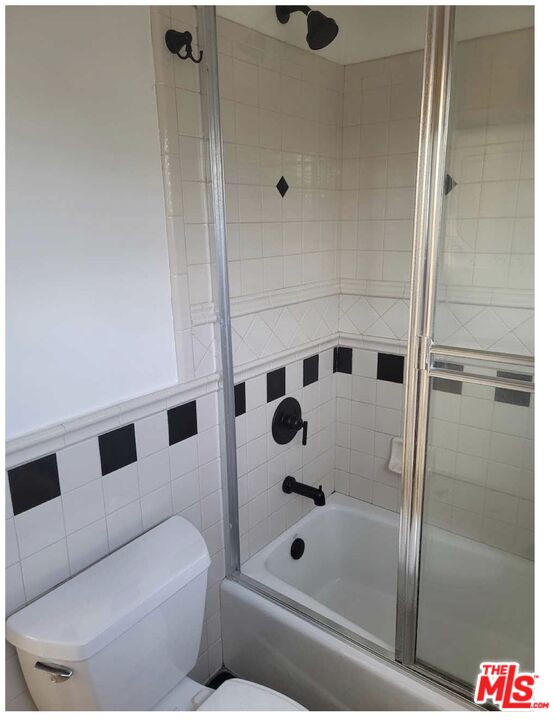 435 South Palm Drive, Unit 5 Beverly Hills, CA 90212 - Photo 7 of 13 a bathroom with a toilet and a shower