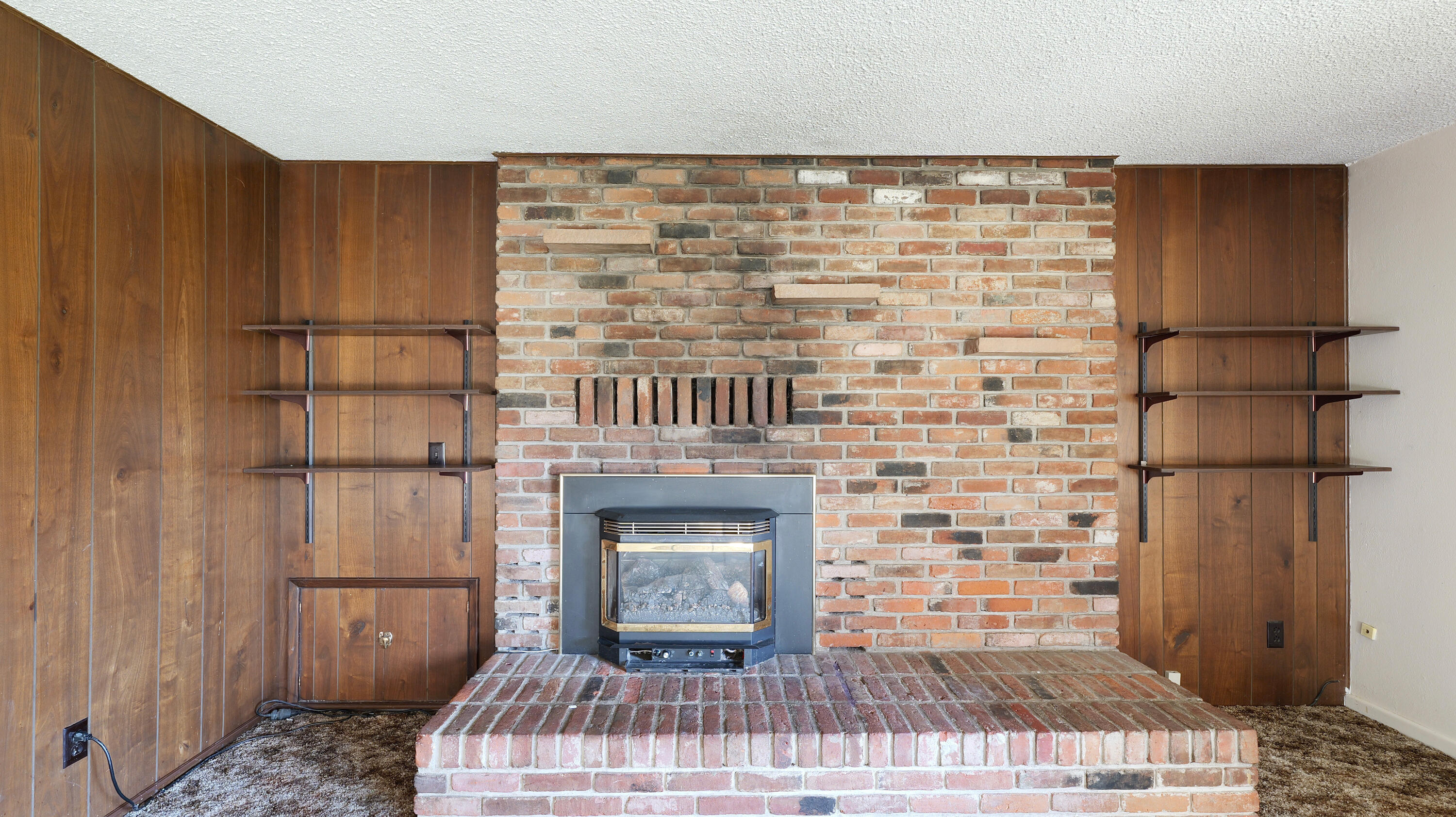 801 Old Ferry Road Shady Cove, OR 97539 - Photo 13 of 24 Living Room