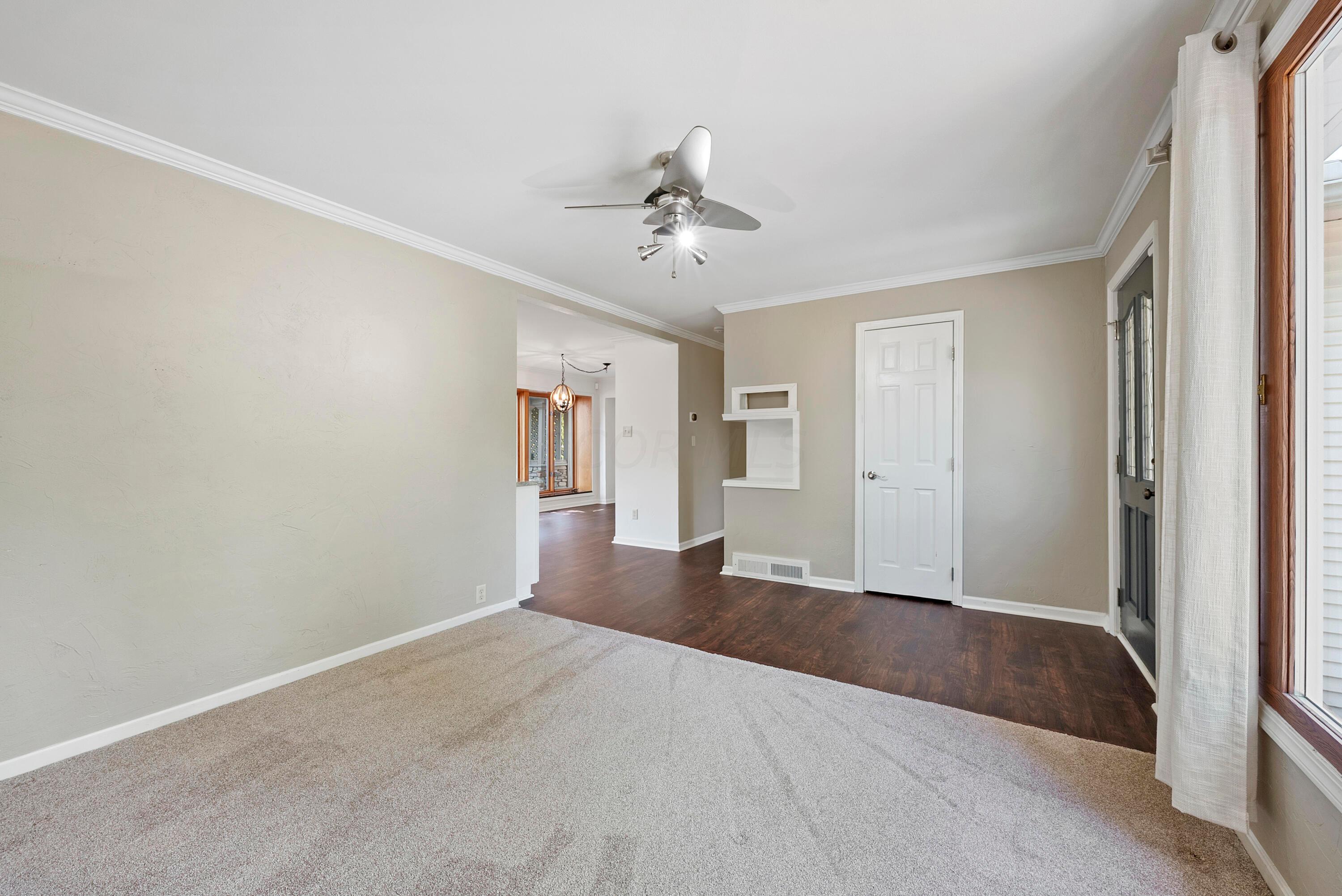2483 Fishinger Road Columbus, OH 43221 - Photo 7 of 38 Living Room