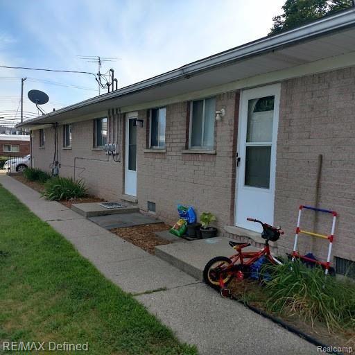 45060 Platt Street Utica, MI 48317 - Photo 2 of 11
