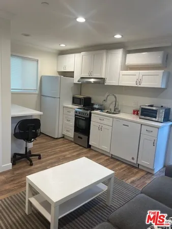 $2,100 | 15524 Sylvan Street, Van Nuys, CA 91411