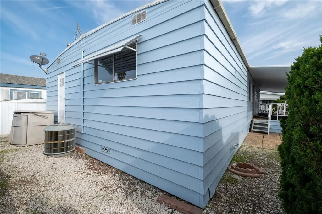 17700 Avalon, Unit 267 Carson, CA 90745 - Photo 39 of 50 a backyard of a house