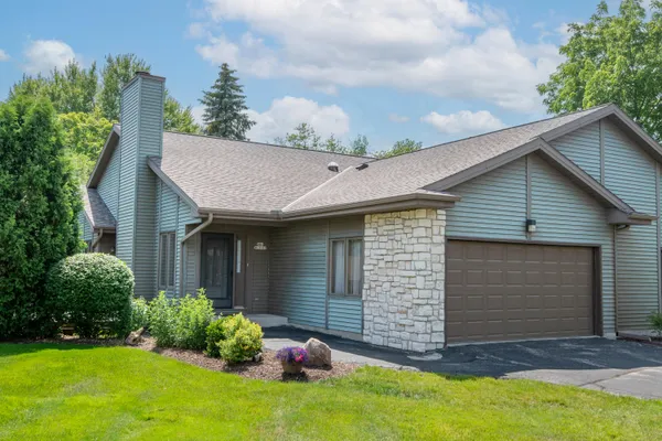 $334,900 | N81-w13163 Country Terrace Lane, Menomonee Falls, WI 53051