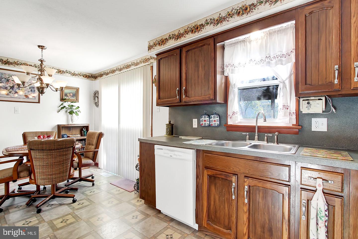2436 Opal Road York, PA 17408 - Photo 8 of 28 Gallery Image 8