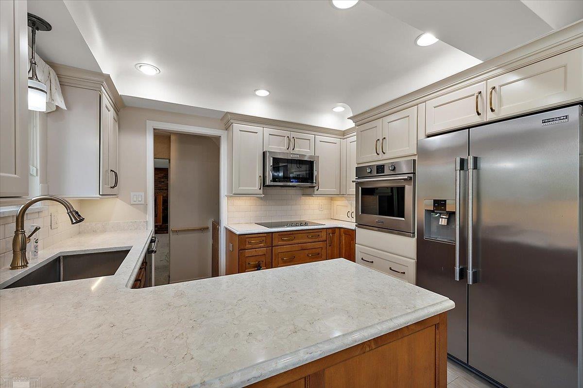 632 South Rosedale Court Grosse Pointe Woods, MI 48236 - Photo 15 of 63