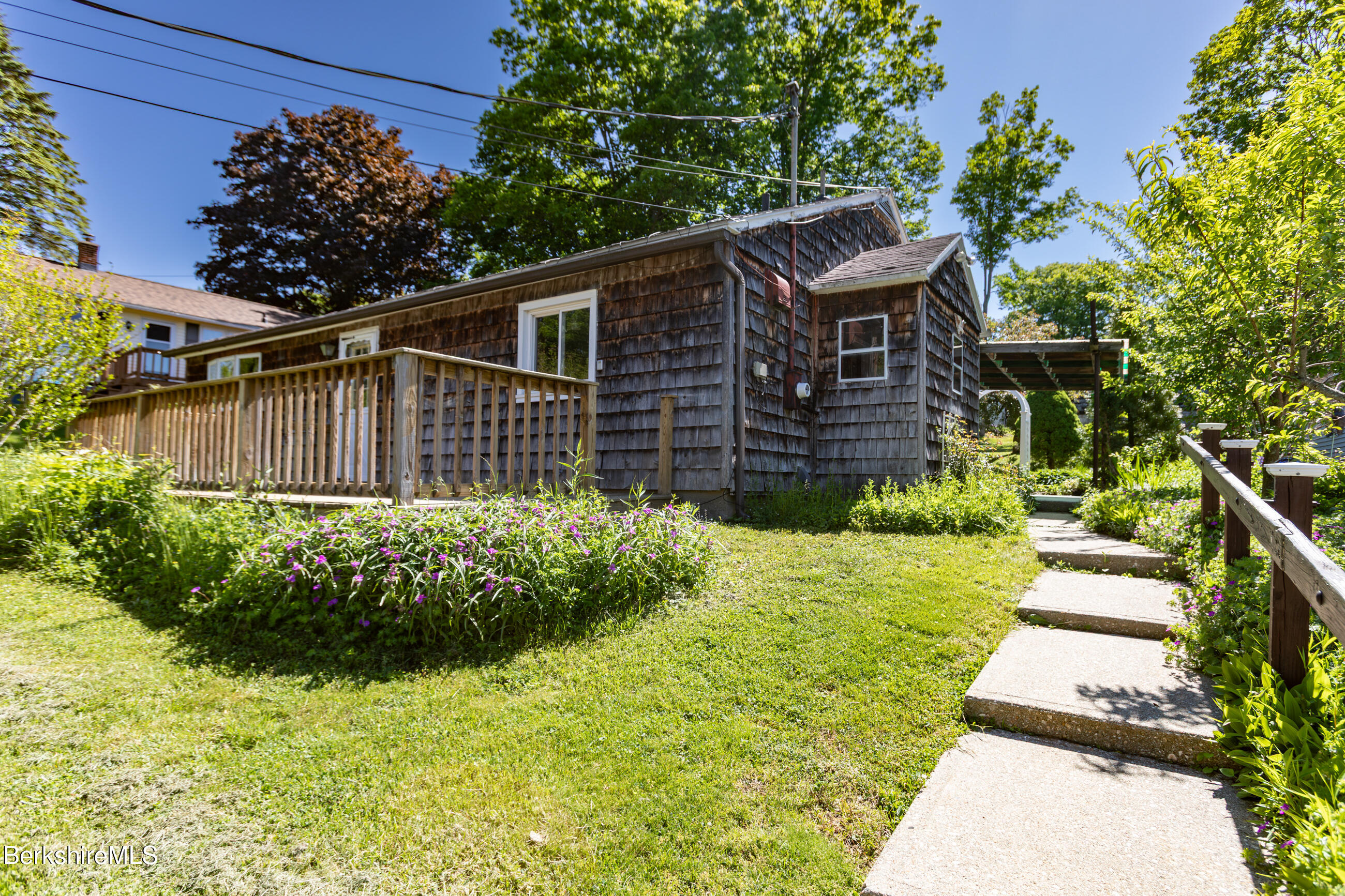 116 Brombach Street Pittsfield, MA 01201 - Photo 3 of 22 image-31