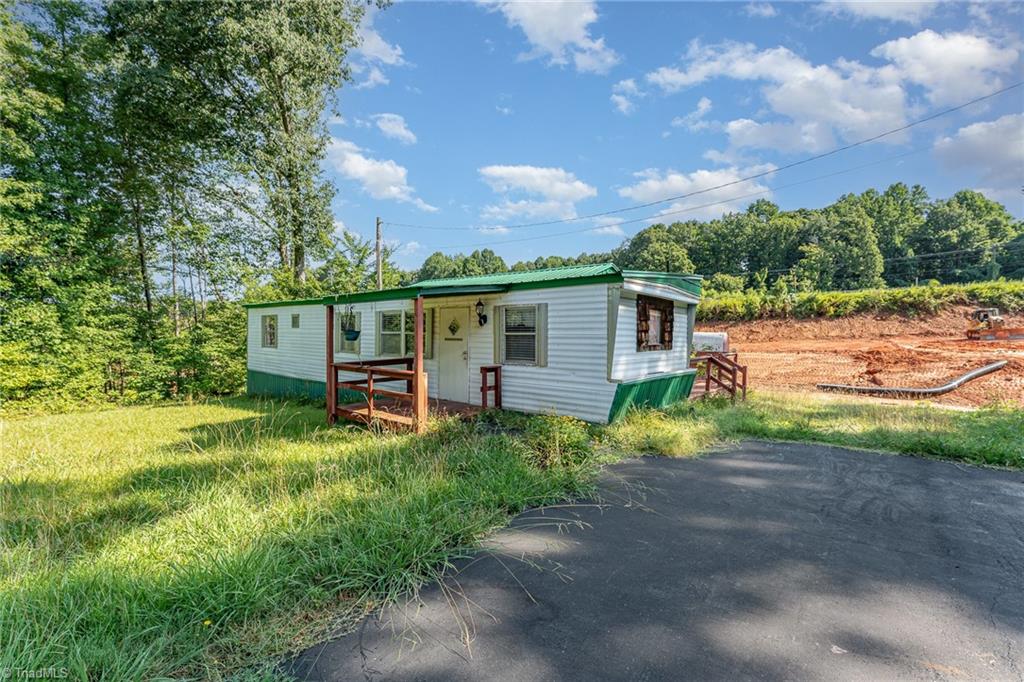 1402 Skeen View Road Asheboro, NC 27205 - Photo 4 of 19 Gallery Image 4