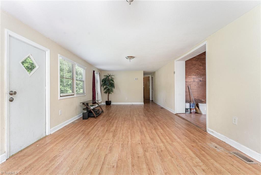 1402 Skeen View Road Asheboro, NC 27205 - Photo 5 of 19 Gallery Image 5