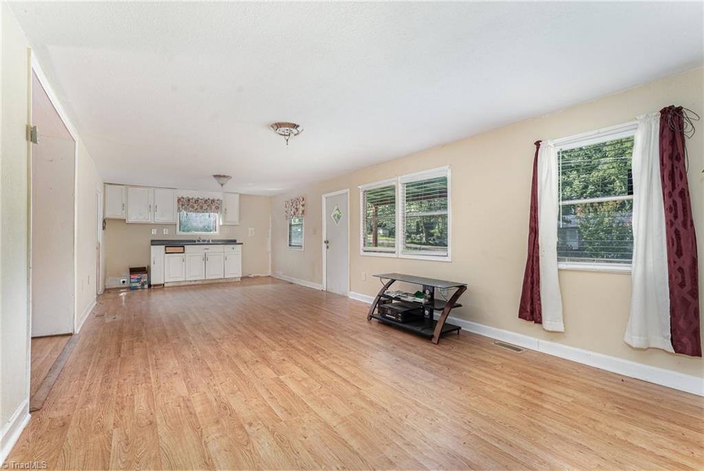 1402 Skeen View Road Asheboro, NC 27205 - Photo 6 of 19 Gallery Image 6