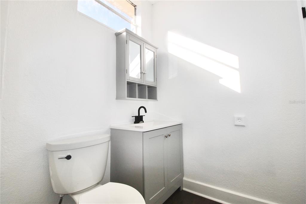 608 Dundee Road Dundee, FL 33838 - Photo 18 of 77 a bathroom with a toilet a sink and mirror