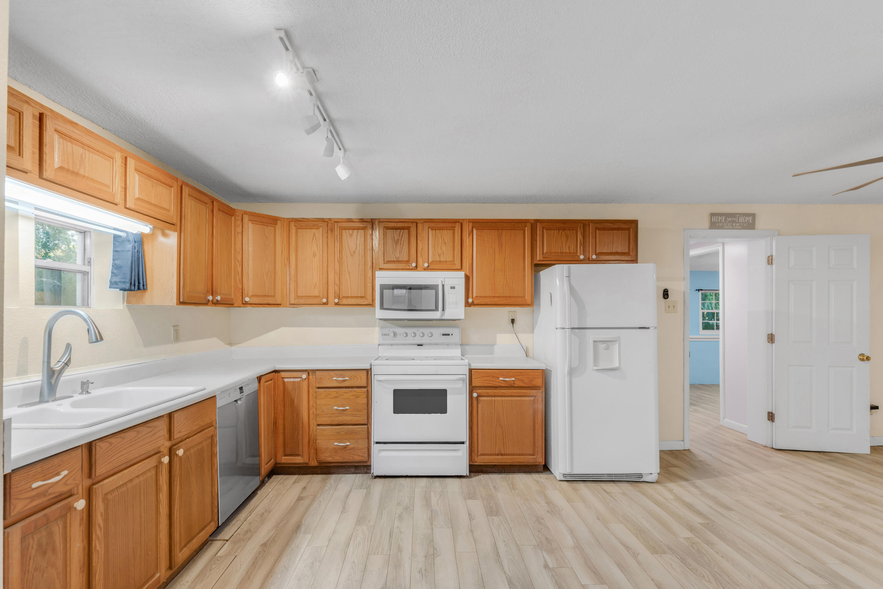 810 McDaniels Fishcamp Road Freeport, FL 32439 - Photo 12 of 33 810 kitchen another view 1