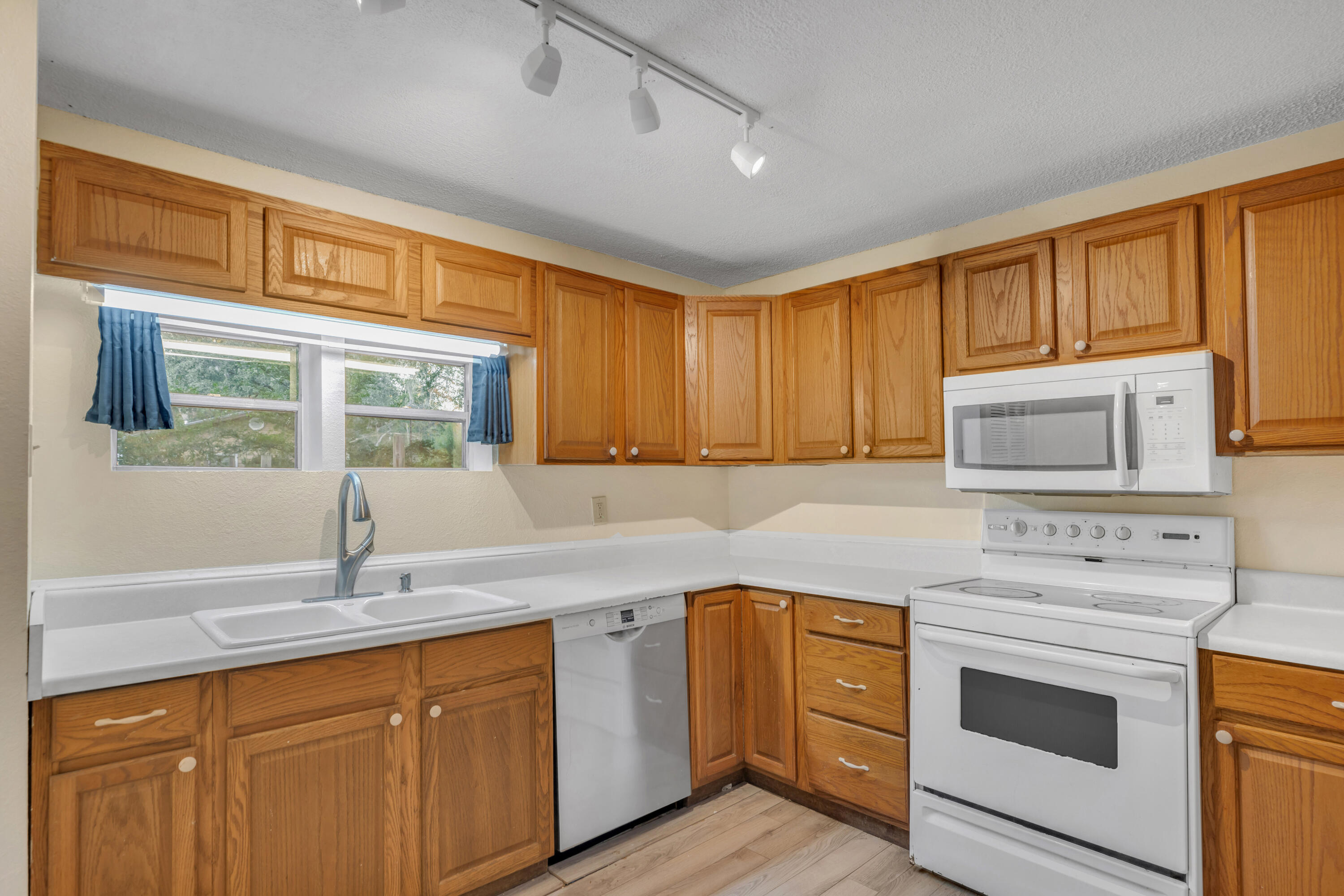 810 McDaniels Fishcamp Road Freeport, FL 32439 - Photo 13 of 33 810 kitchen another view