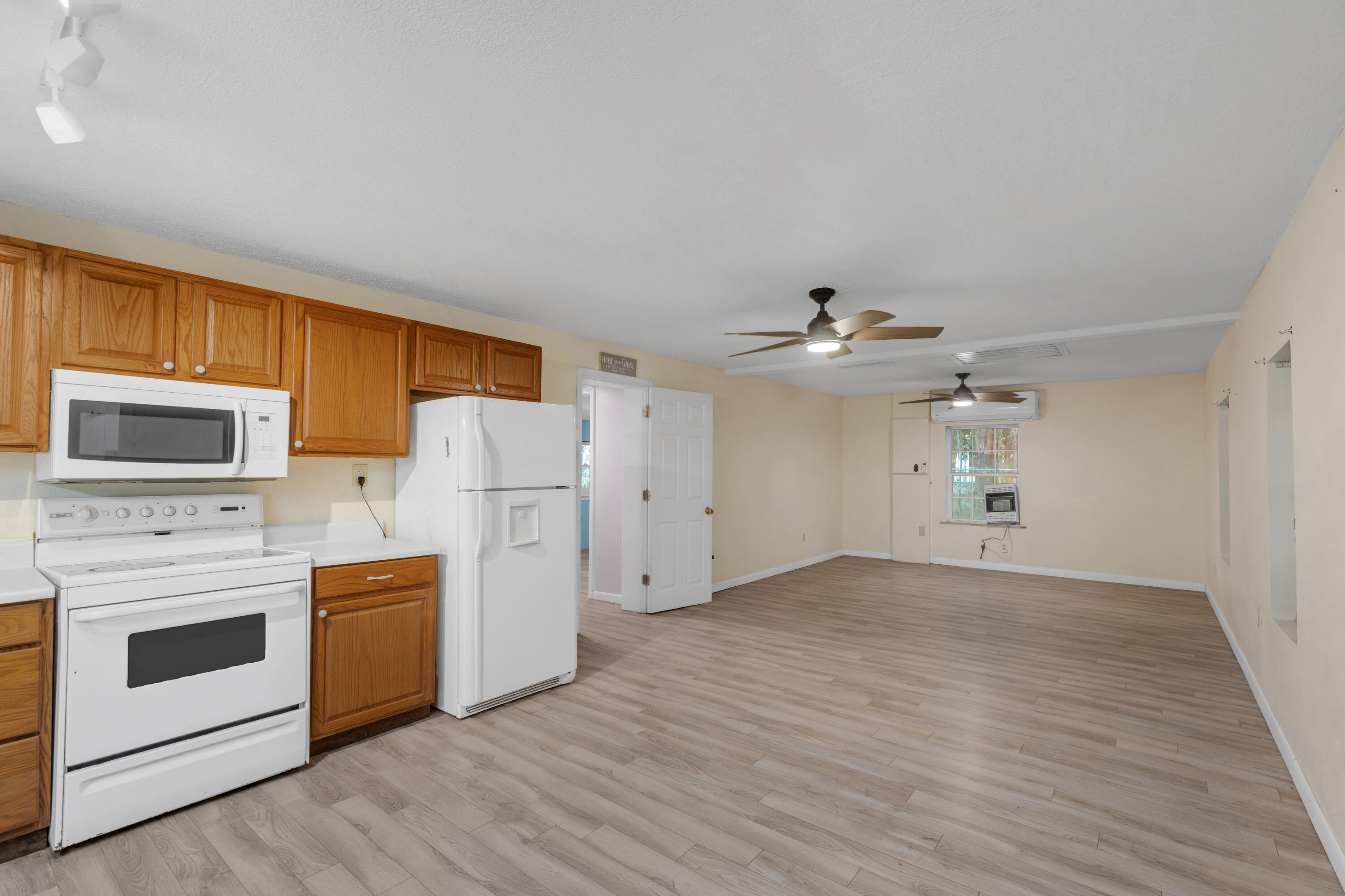 810 McDaniels Fishcamp Road Freeport, FL 32439 - Photo 14 of 33 810 kitchen dining living combo another