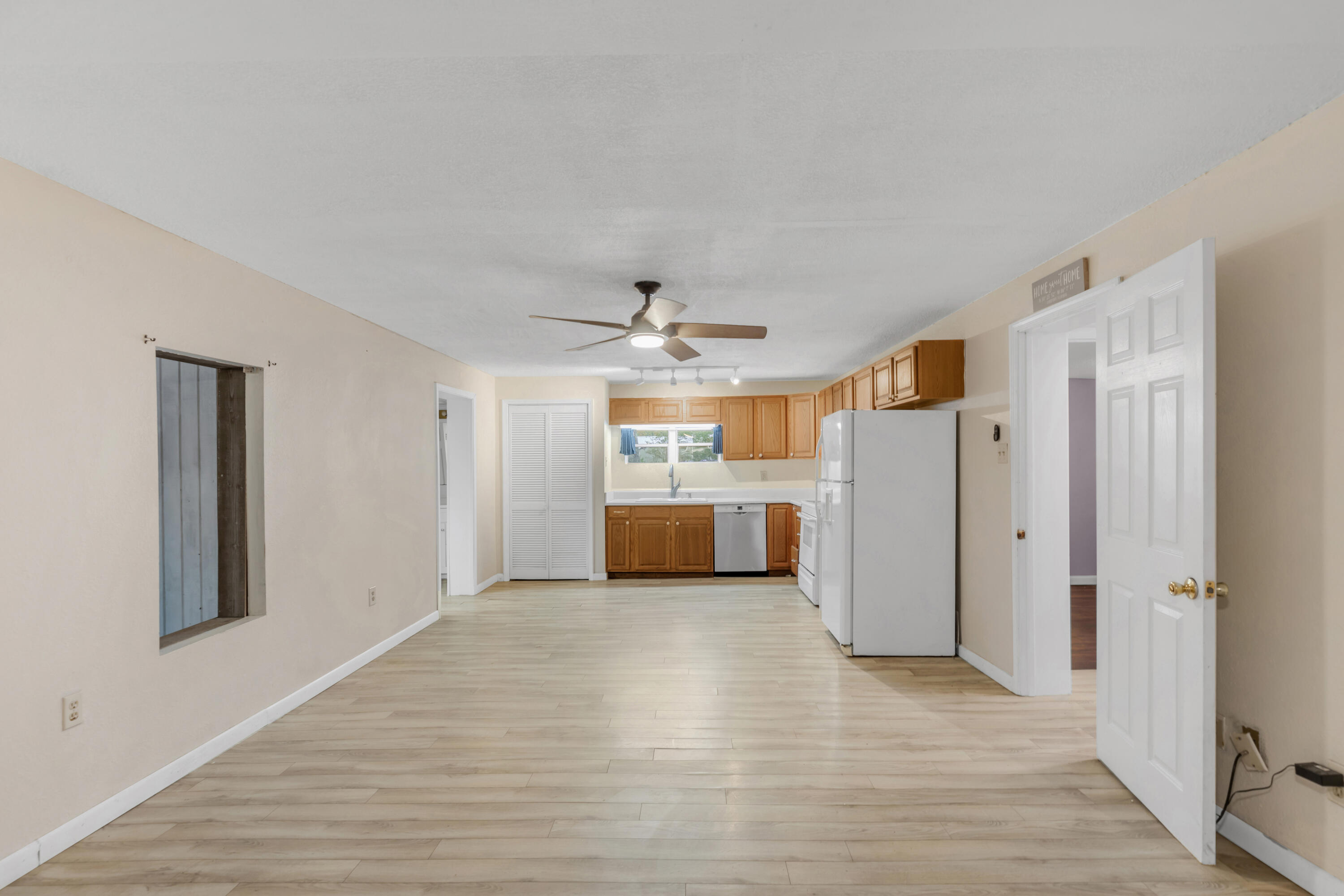 810 McDaniels Fishcamp Road Freeport, FL 32439 - Photo 15 of 33 810 kitchen dining living room another v