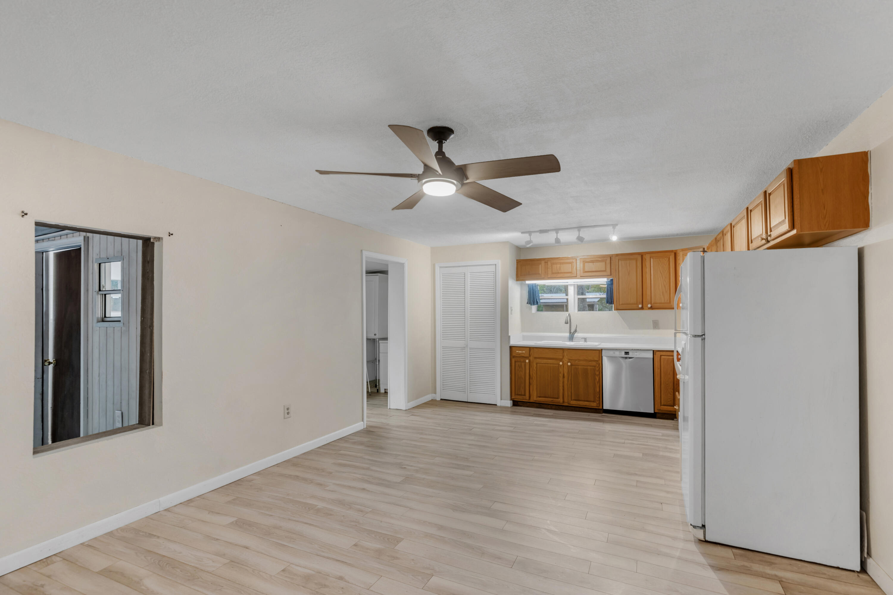 810 McDaniels Fishcamp Road Freeport, FL 32439 - Photo 17 of 33 810 kitchen view