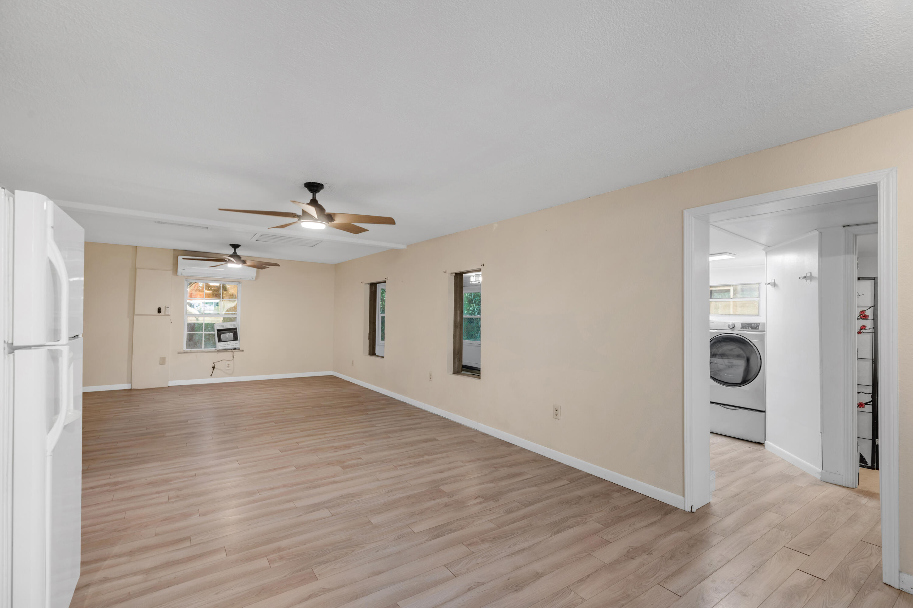 810 McDaniels Fishcamp Road Freeport, FL 32439 - Photo 18 of 33 810 living area another view