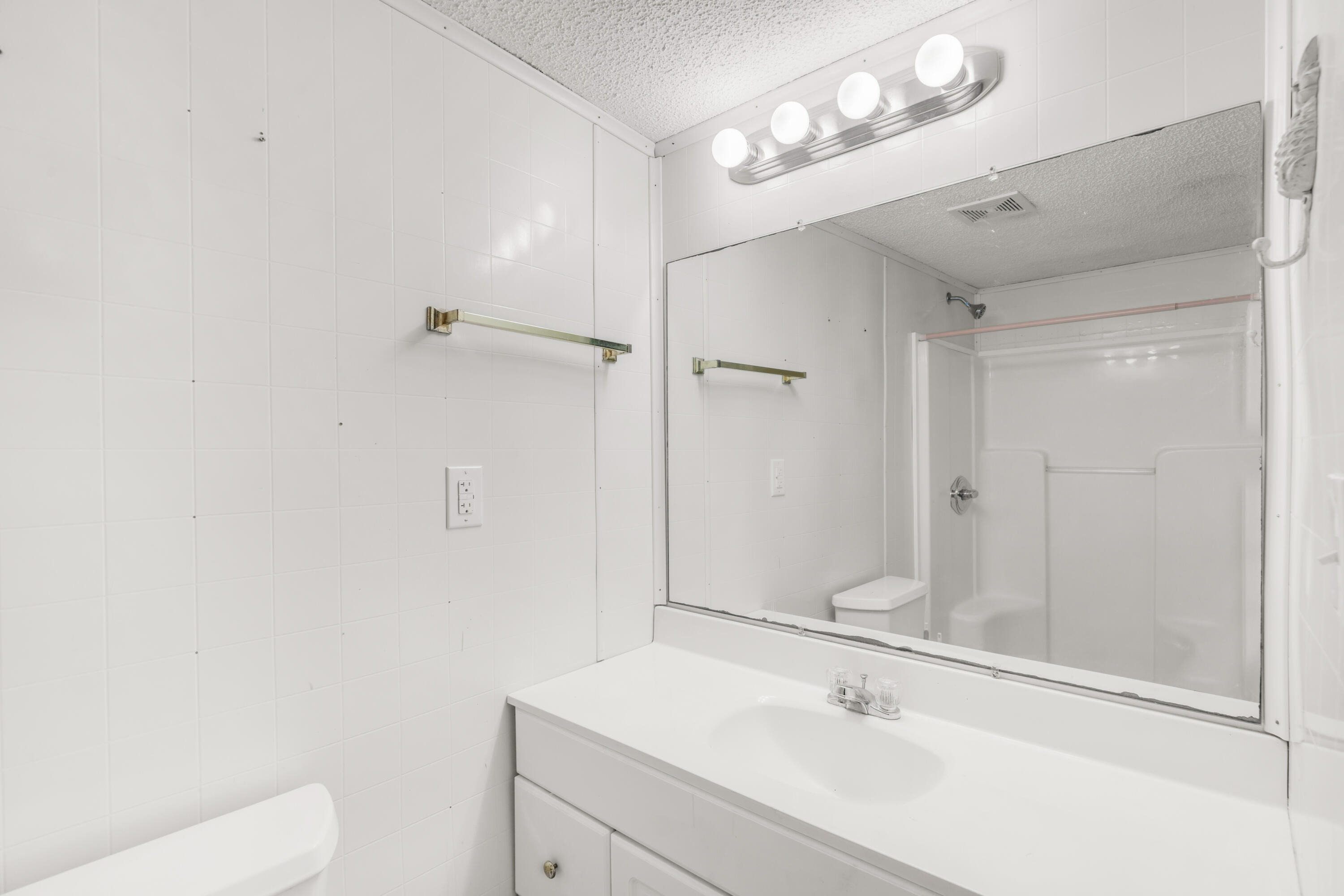 810 McDaniels Fishcamp Road Freeport, FL 32439 - Photo 22 of 33 810 primary bedroom ensuite