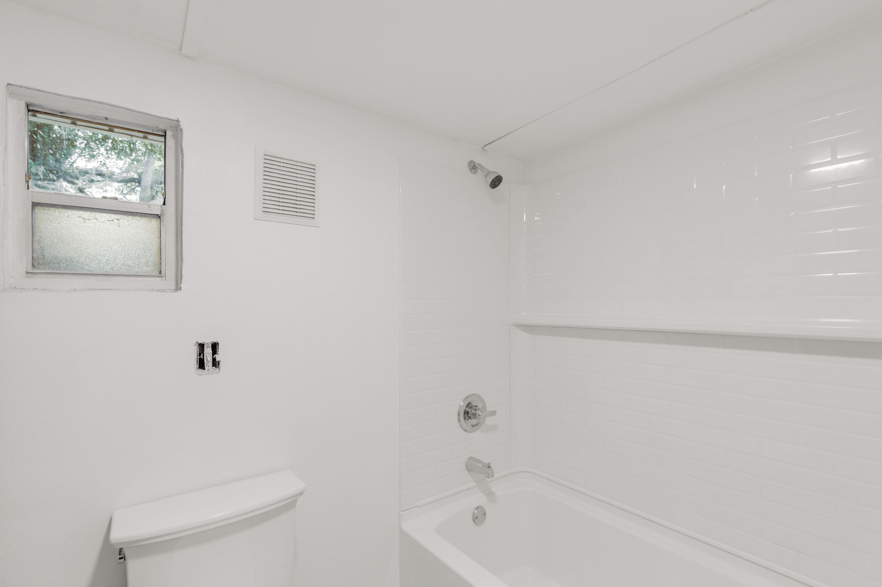 810 McDaniels Fishcamp Road Freeport, FL 32439 - Photo 33 of 33 810 second bath new tub shower combo