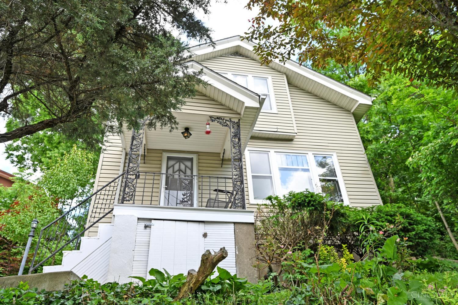725 Riddle Road Cincinnati, OH 45220 - Photo 1 of 53 Gallery Image 1