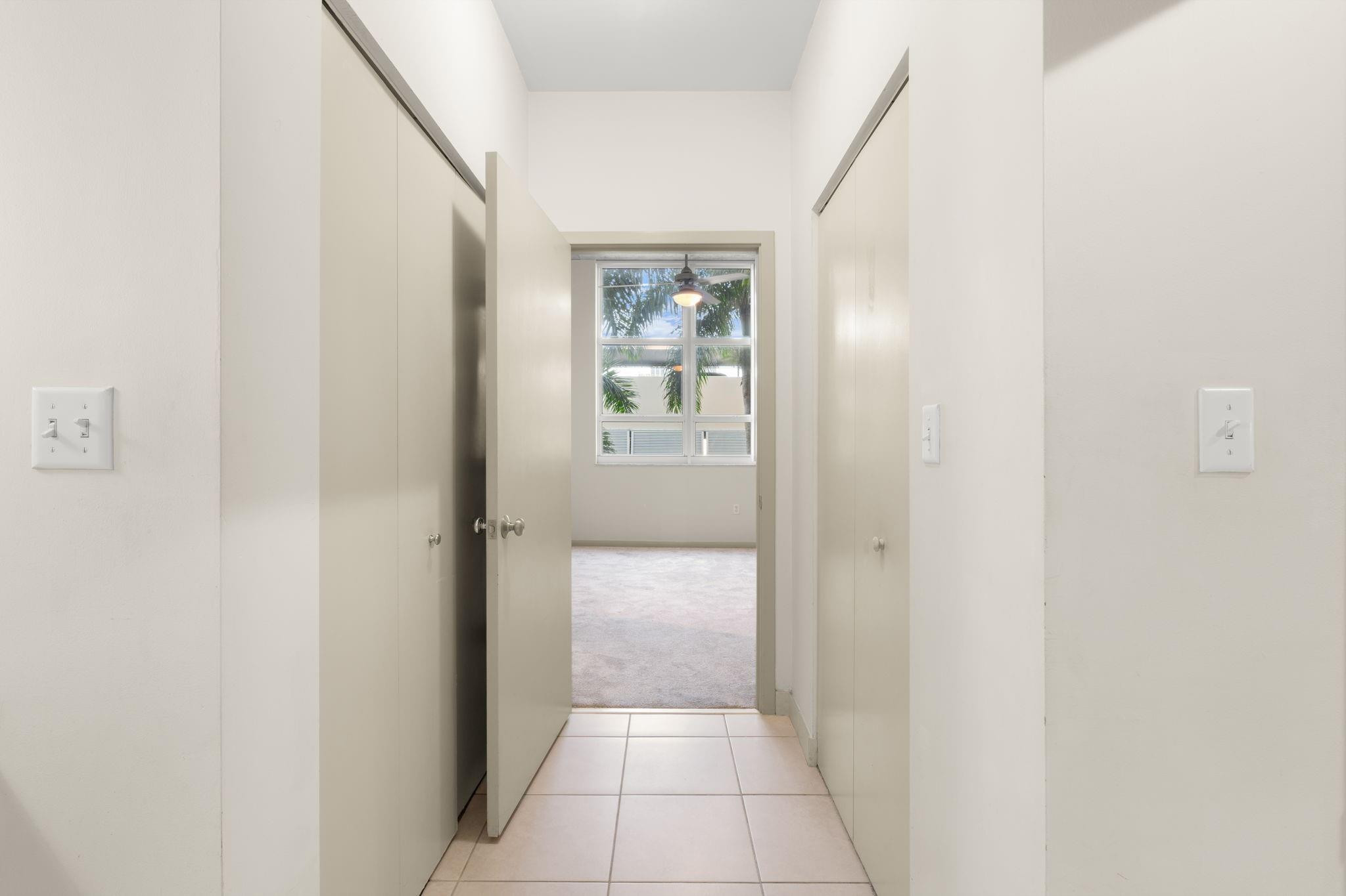 2001 Biscayne Boulevard, Unit 2303 Miami, FL 33137 - Photo 20 of 36 a view of a hallway with wooden floor and a bathroom