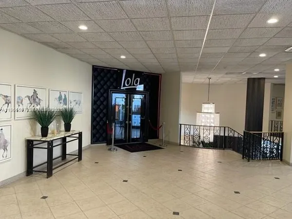 a view of livingroom with furniture