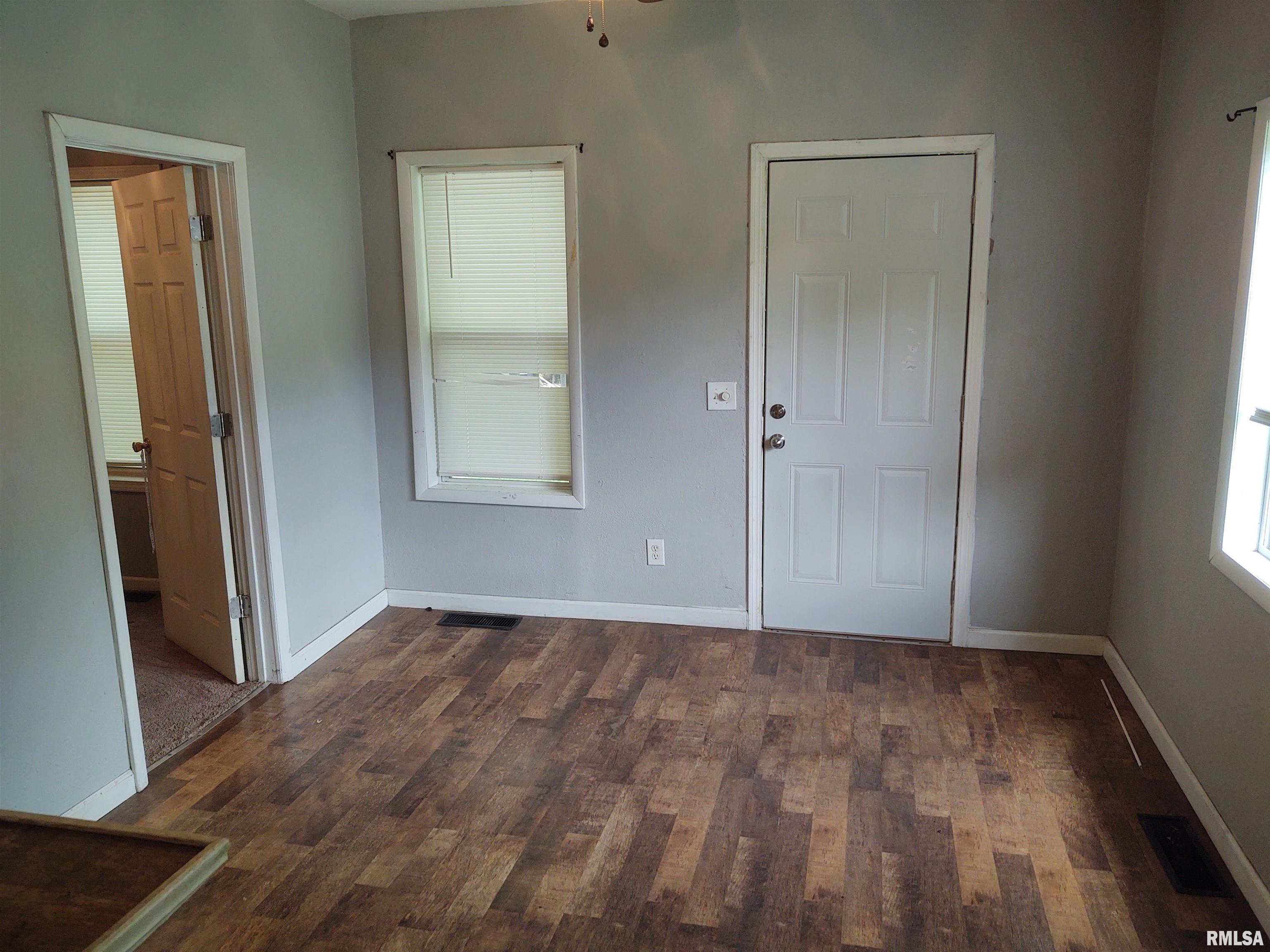 926 10th Avenue Rock Island, IL 61201 - Photo 4 of 8