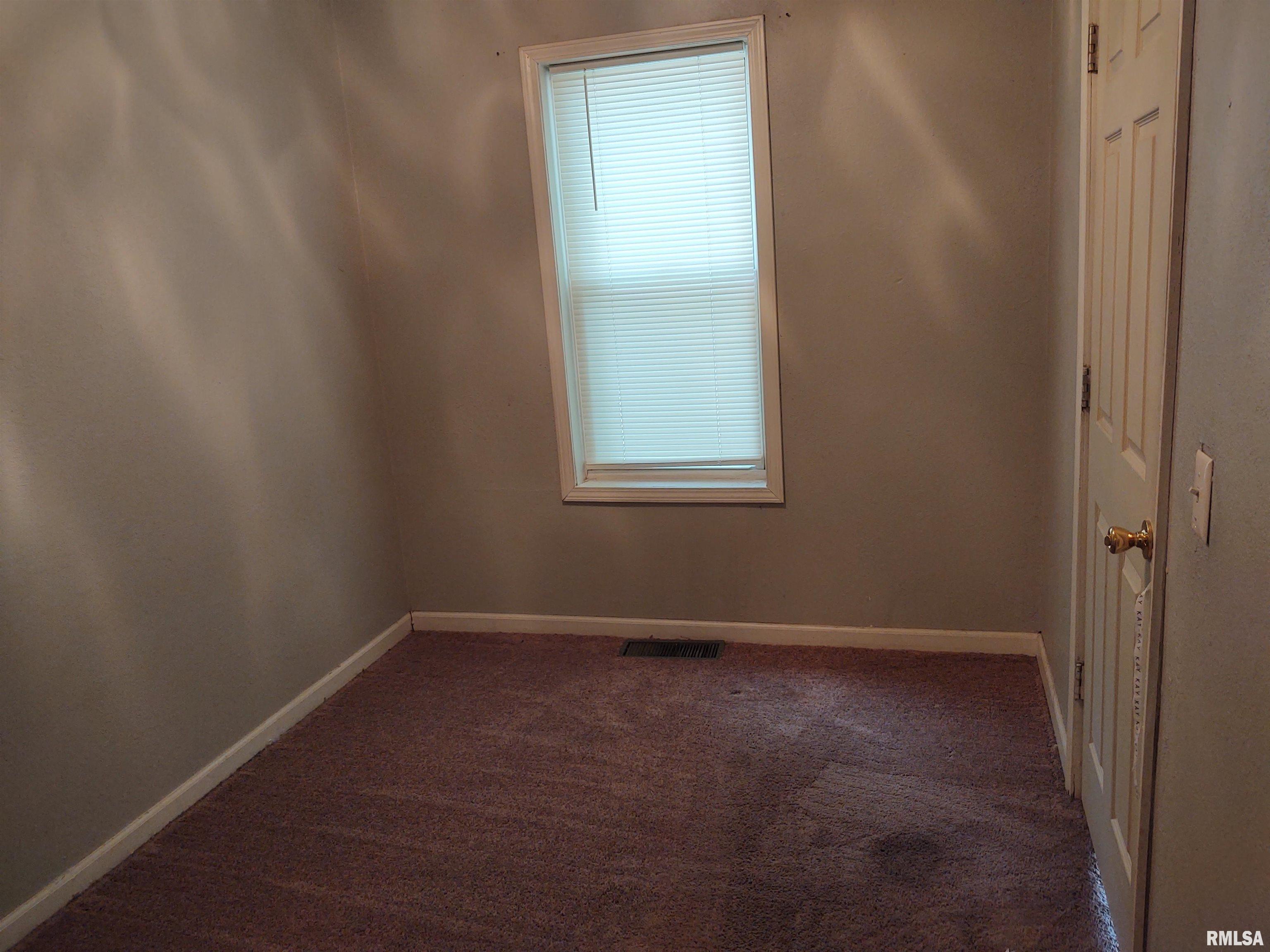 926 10th Avenue Rock Island, IL 61201 - Photo 5 of 8