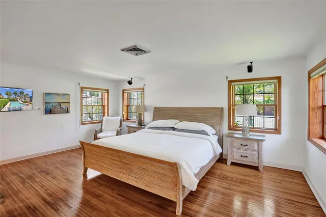 a view of a lake with house