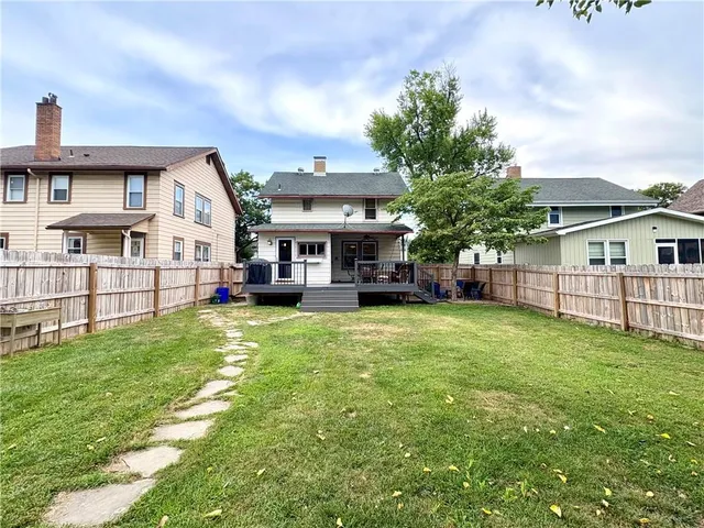 a view of a house with a backyard